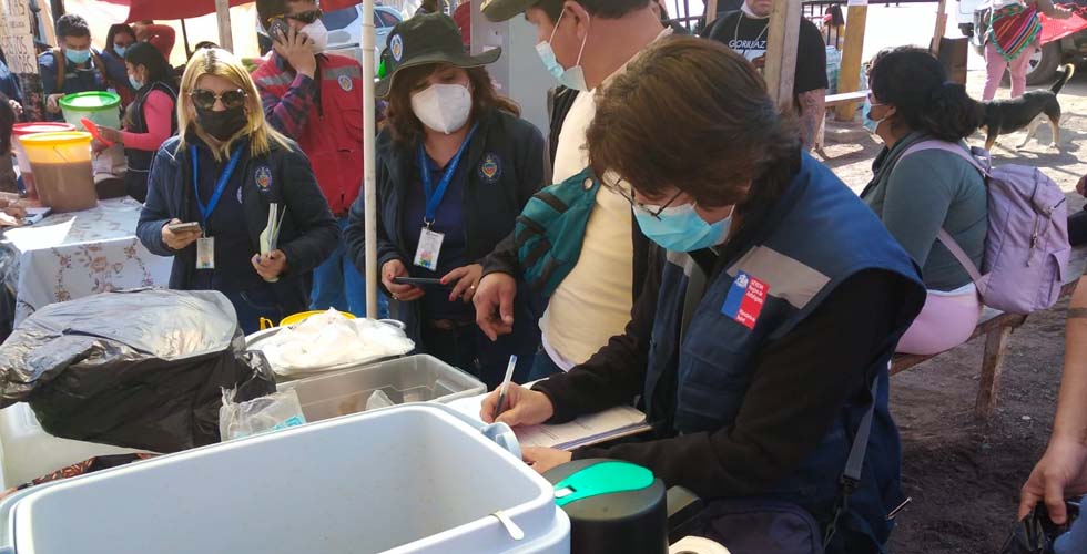 Hallazgo de restos de mascotas en Calama: Salud insiste en llamado a evitar compra de comida callejera