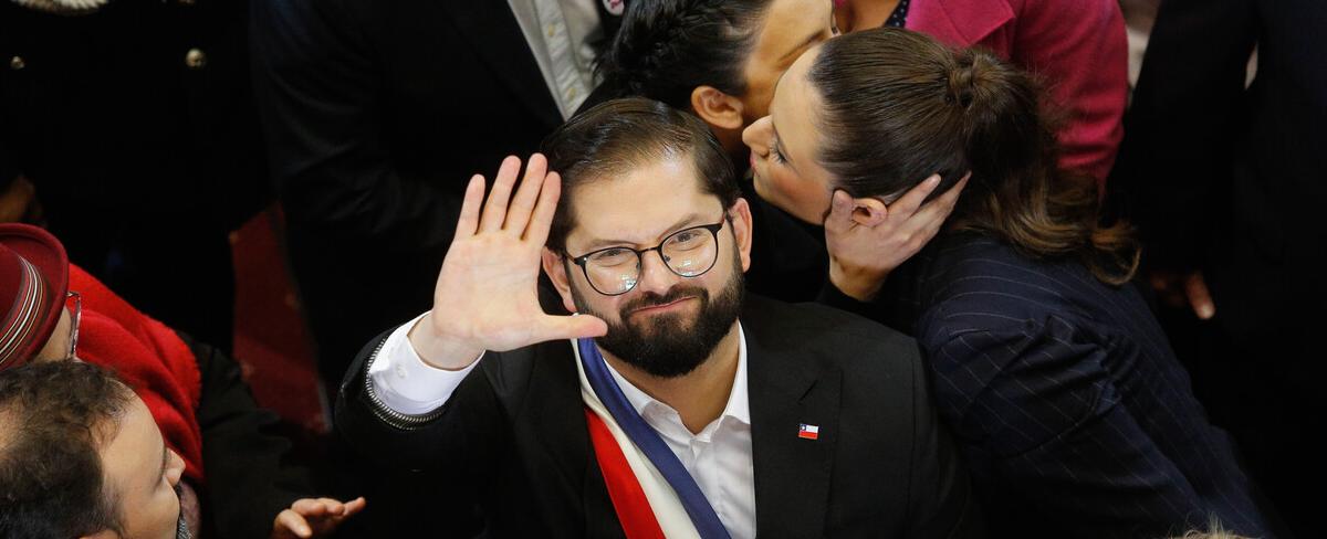 Cadem: aprobación de Boric sube 10 puntos tras Cuenta Pública