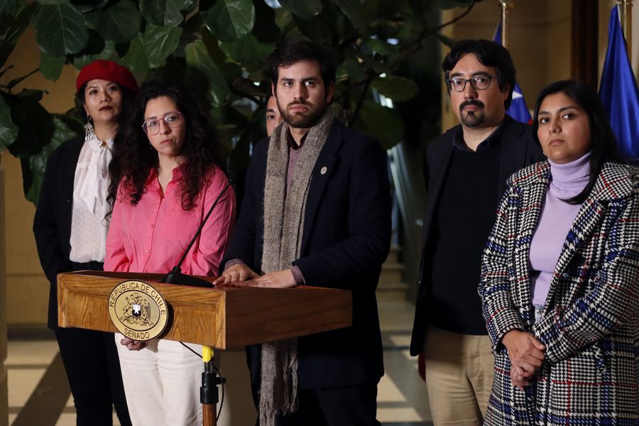 Frente Amplio exige al Partido Socialista sancionar a senador Fidel Espinoza por críticas a Jackson - La Tercera