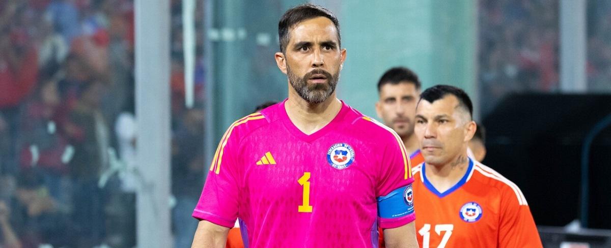 Claudio Bravo dice que quiere jugar con La Roja en Santiago 2023