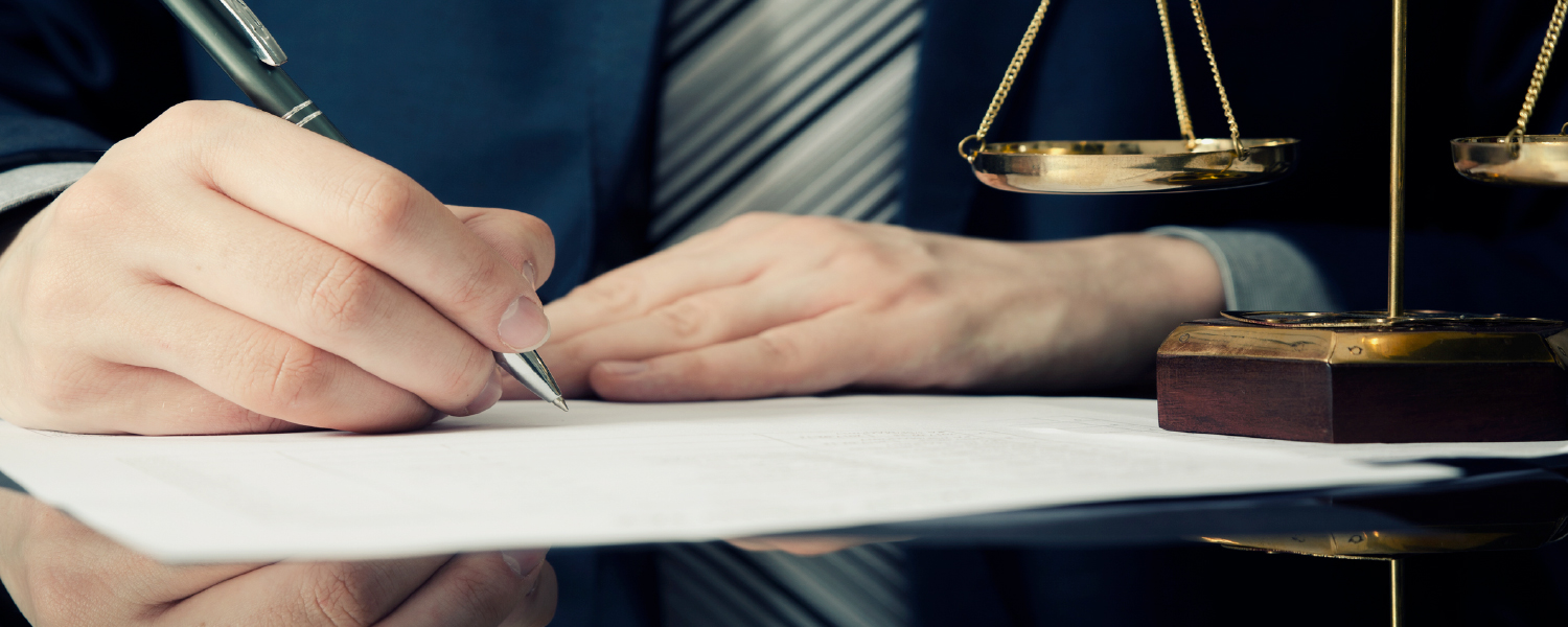 El Riesgo Legal en el Sistema Financiero y de Administradoras de Fondo de Pensiones (AFP) - Escuela de Derecho PUCP