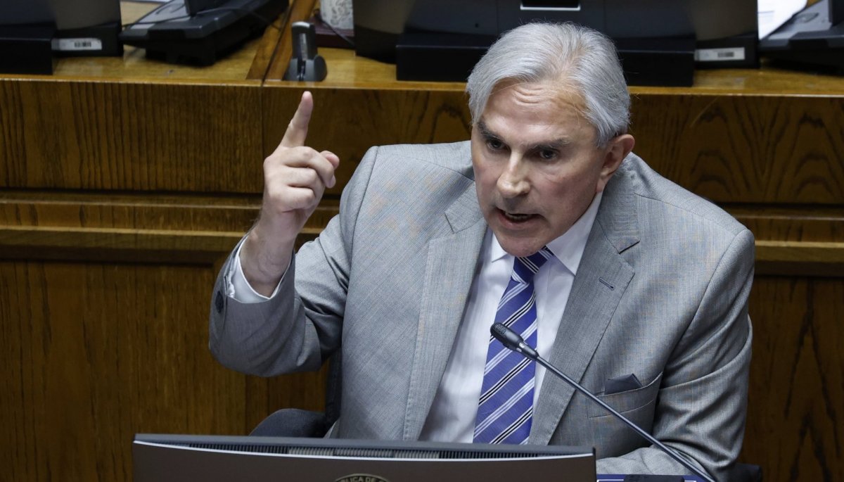 Moreira descarta pacto con Republicanos: "No nos arrodillaremos por una derrota"