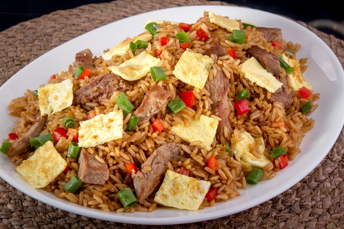 Receta de arroz chaufa de carne - Comedera - Recetas, tips y consejos para comer mejor.
