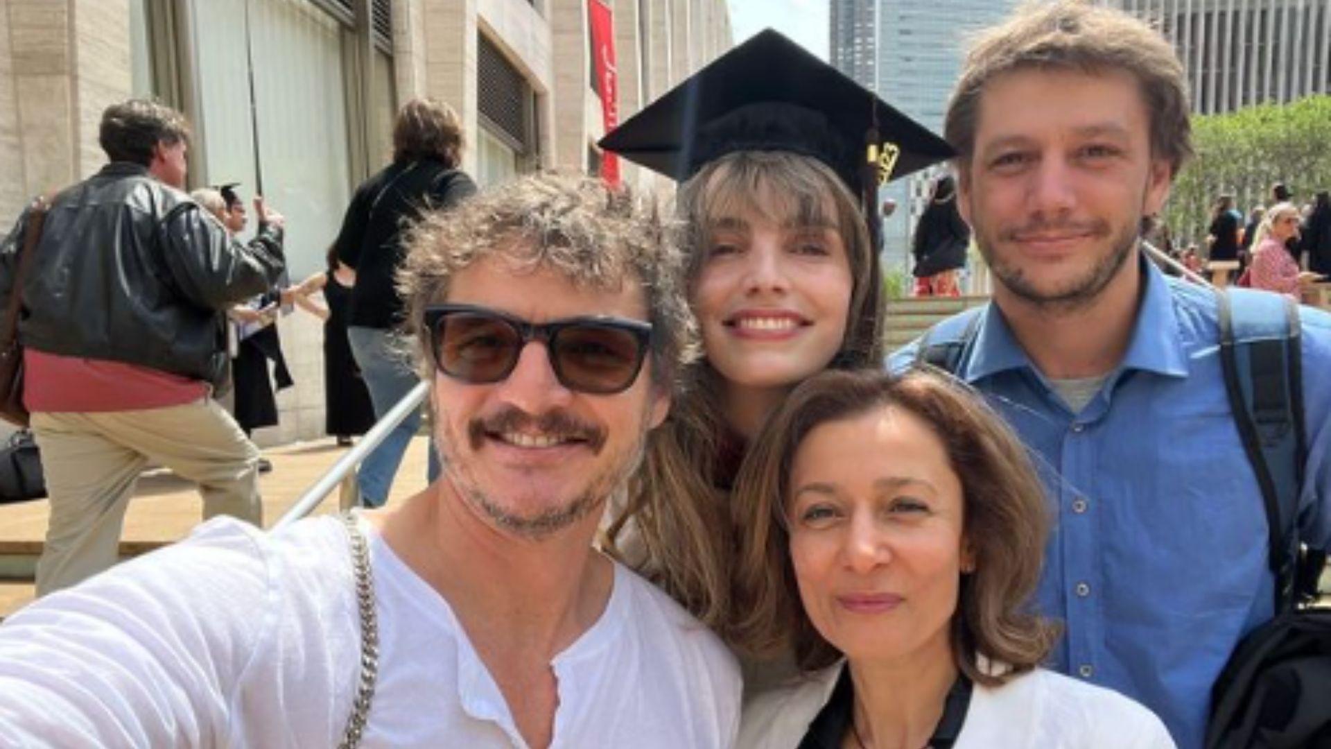 Pedro Pascal no asistió al Festival de Cannes: Habría optado por acompañar a Lux en su graduación