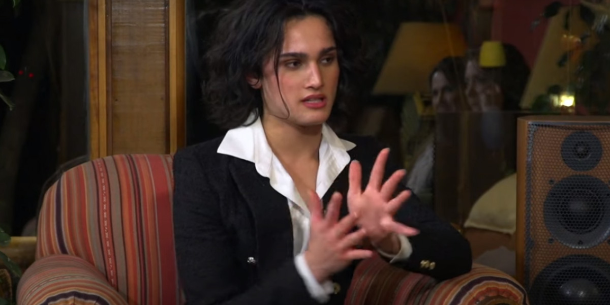 «Ni siquiera yo sé qué soy. Hombre-hombre no me siento. Mujer tampoco. Soy Enzo Ferrada…»: responde el cantante que se hizo conocido en The Voice Chile Glamorama