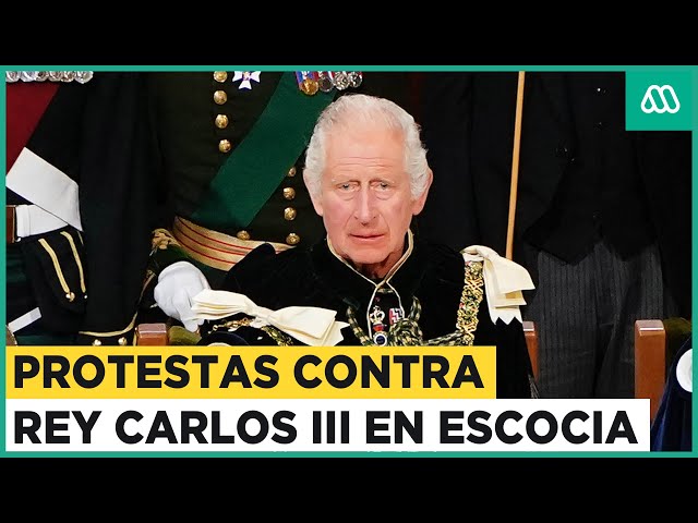 "¡No es mi Rey!": Protestas en coronación de Rey Carlos III en Escocia