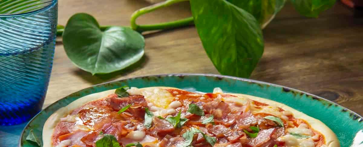 Receta de pizza de carnes al sartén - Comedera - Recetas, tips y consejos para comer mejor.