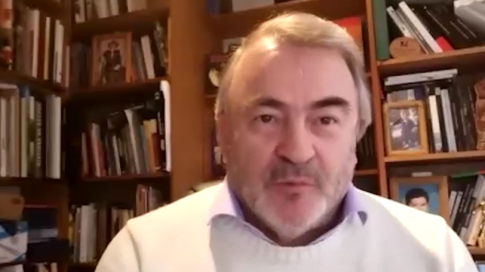 Auth: "El Presidente Boric de esta no sale"