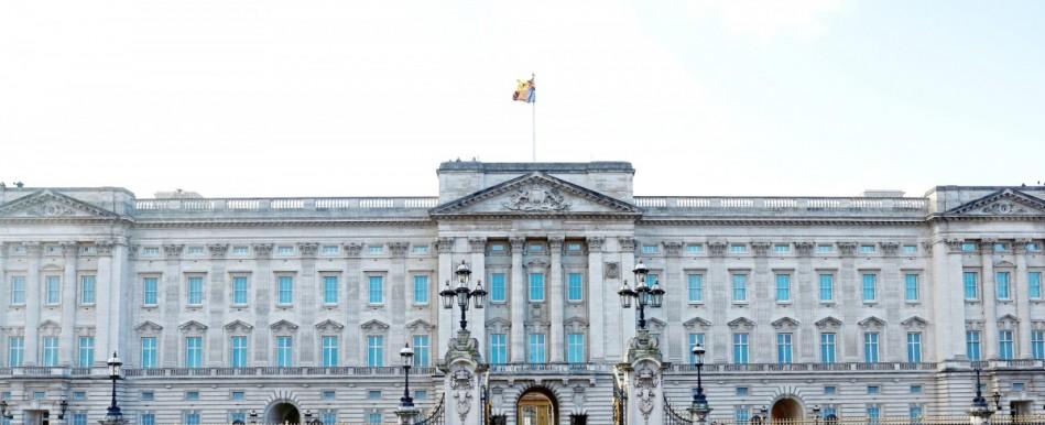 Emergencia en Palacio de Buckingham a días de coronación: Hallan cartuchos de escopeta y realizan explosión controlada