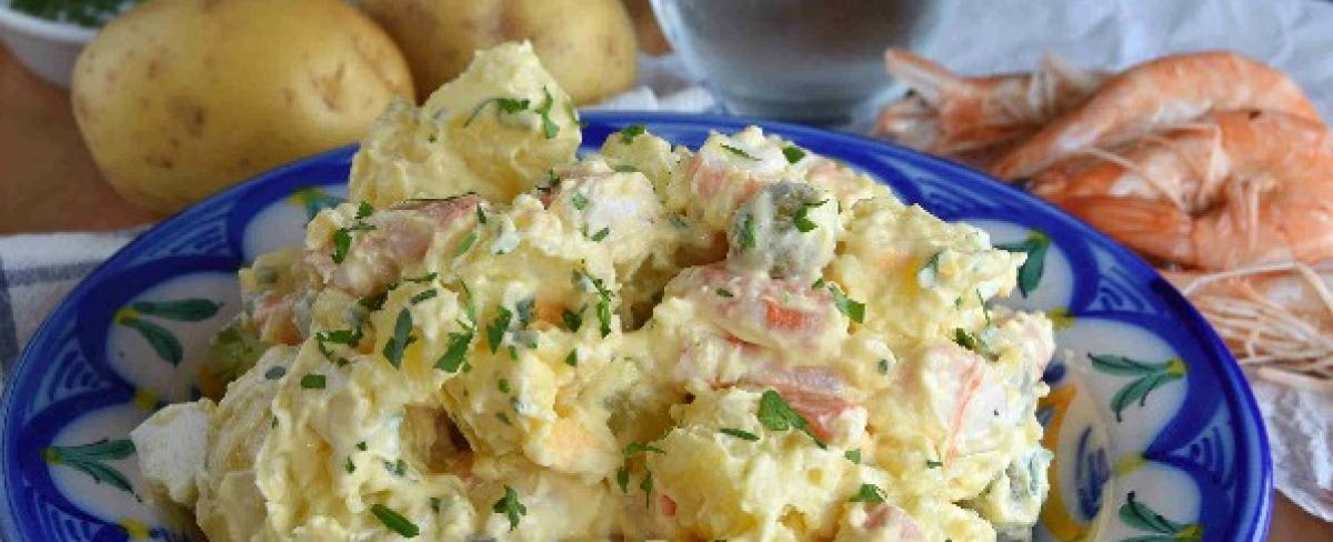 Ensalada de patatas y langostinos | Recetas Fáciles Reunidas