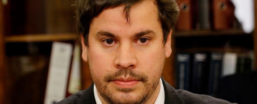 Incurrió en actuar ilegal: Contraloría reprocha millonario pago comprometido por el exdirector de Migraciones de Piñera a la Ocde