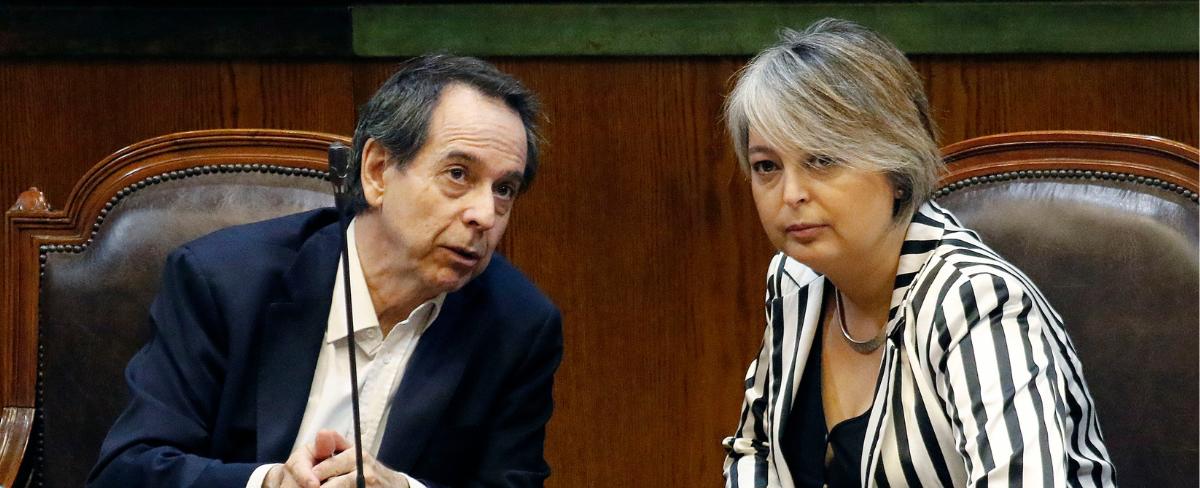 Peligra reforma de pensiones otra vez: UDI condiciona diálogo si Jara no aclara salida de Larraín