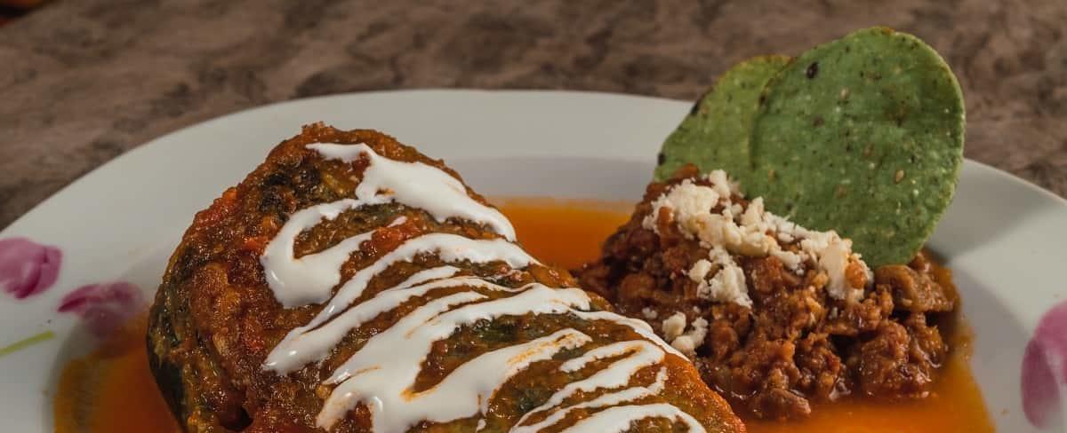 Cómo hacer chiles rellenos de carne molida - Comedera - Recetas, tips y consejos para comer mejor.