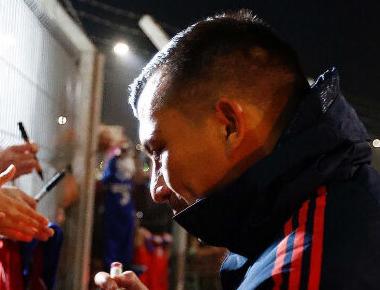 Locura a pesar del frío: el masivo recibimiento a La Roja en su llegada a Concepción