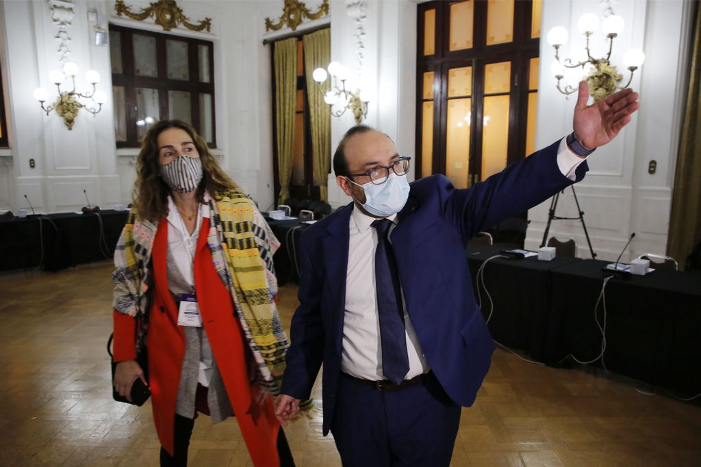 La esposa del “experto” UDI que tiene el récord de horas extras en Las Condes