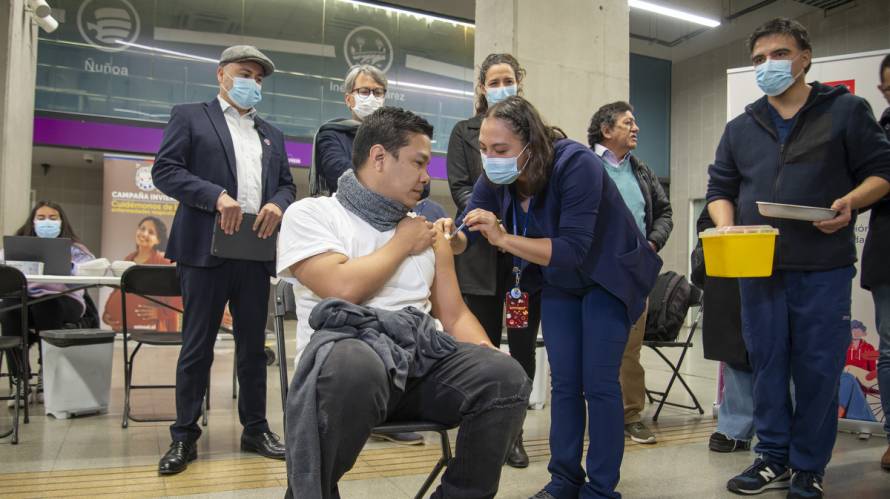 Conoce en qué estaciones de Metro puedes recibir la vacuna contra la influenza