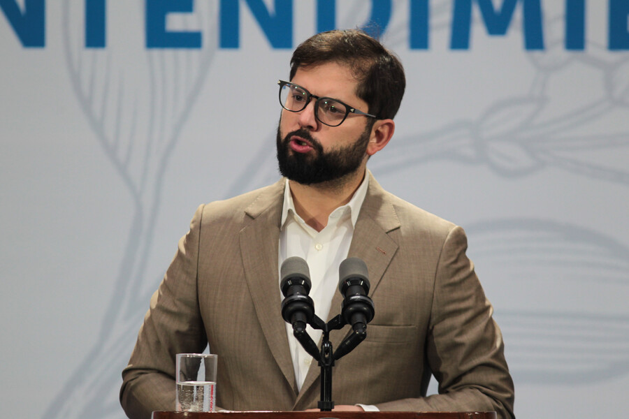 Presidente Boric suspende viaje a Puerto Williams tras emergencia por sistema frontal