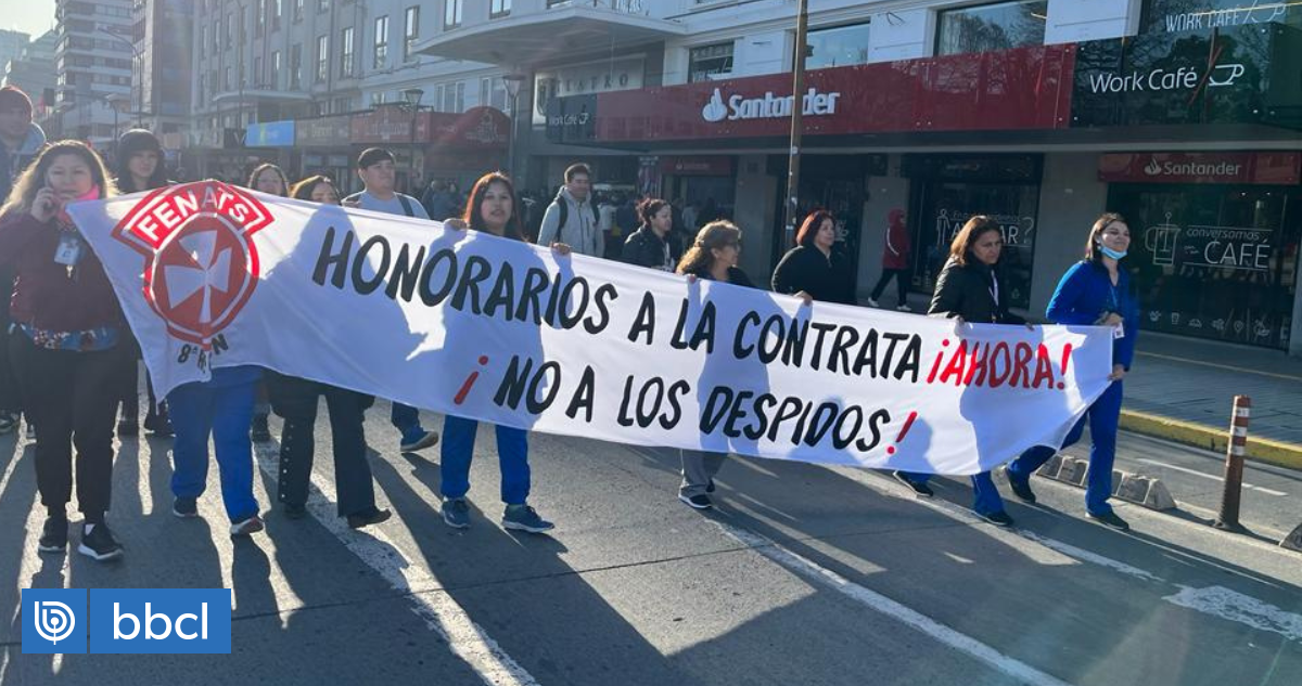 Fenats marcha en centro de Concepción en protesta contra despidos tras fin de alerta sanitaria covid
