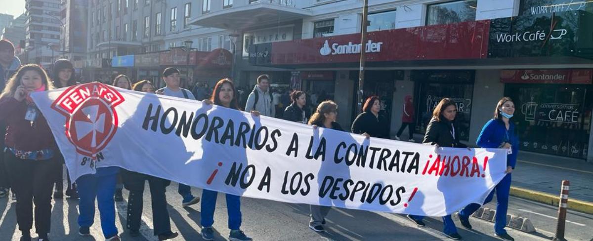 Fenats marcha en centro de Concepción en protesta contra despidos tras fin de alerta sanitaria covid