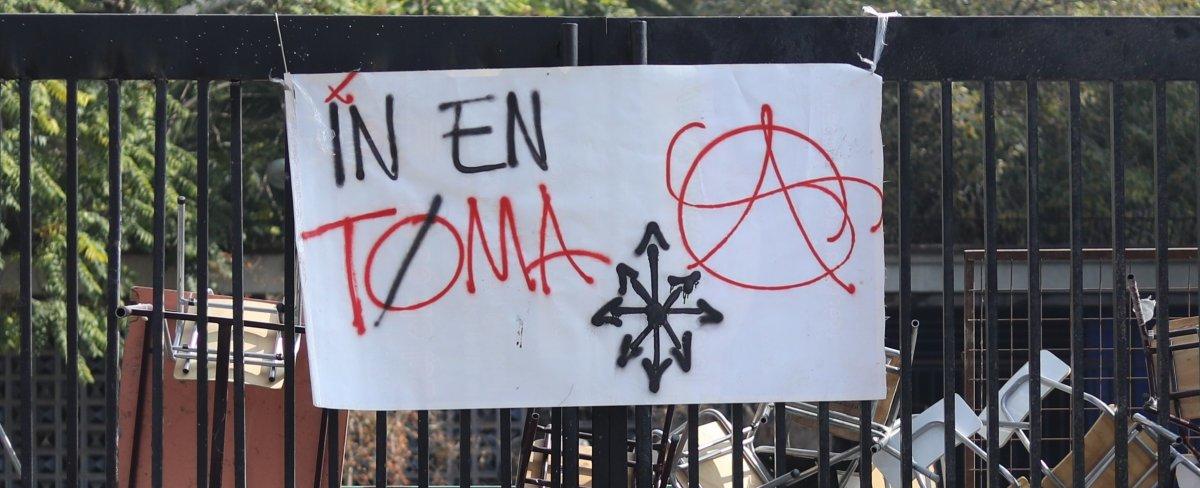 Instituto Nacional en toma: Peticiones sobre salud mental, baños plurigenéricos e infraestructura | Diario Usach