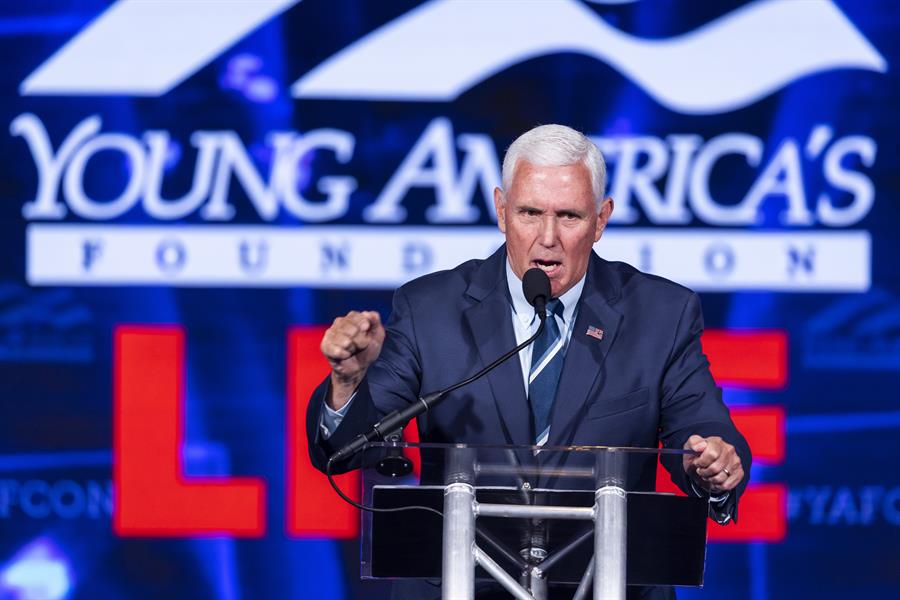 Pence inicia campaña emplazando a Trump: “No creo que nadie que se anteponga a la Constitución debería ser presidente”