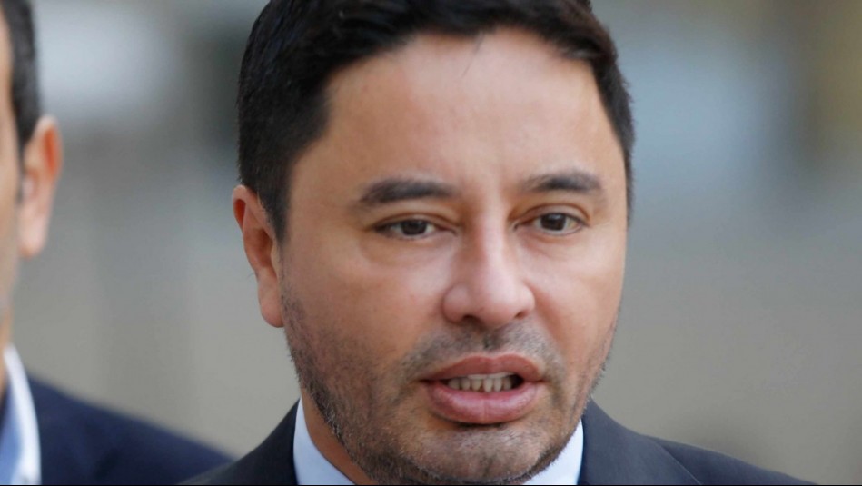 "Tal vez solo con Pinochet": Carter critica a Boric en medio de polémica por demolición de mausoleo narco