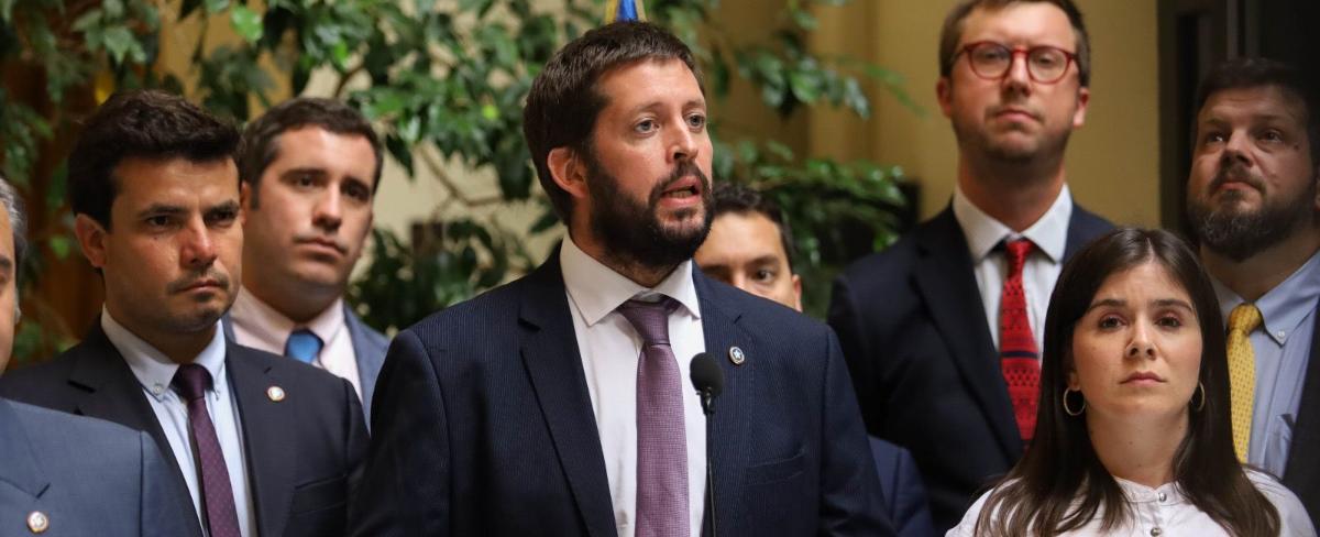 Republicanos evalúan AC contra Jackson si no renuncia: "Más que ministro, es un operador político"