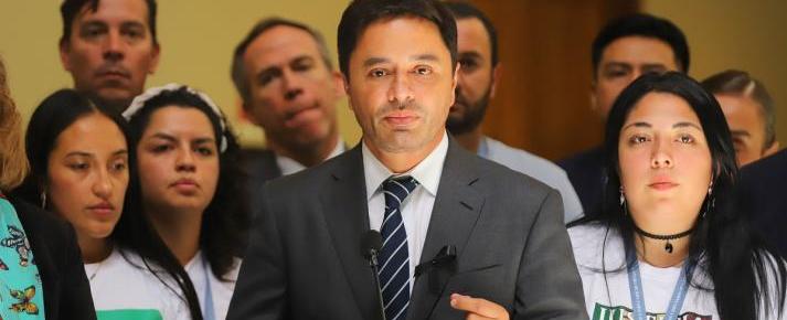 Carter pide Estado de Excepción para la RM y la salida de Tohá