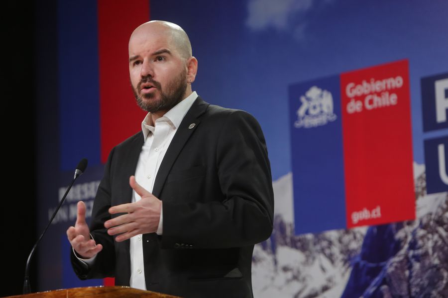 Columna de Cristián Valenzuela: Renunció, lo hizo por Boric - La Tercera