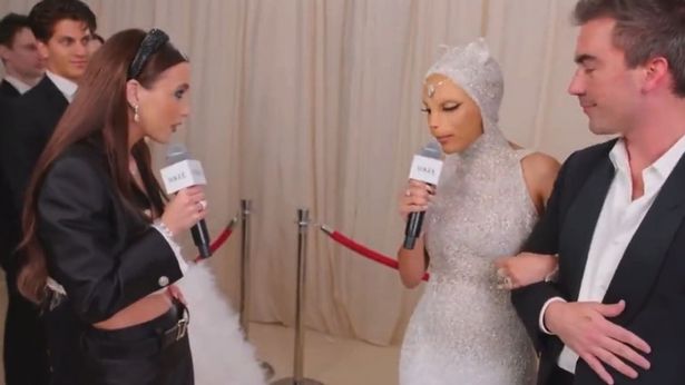 “Miau”: Doja Cat respondió solo con maullidos durante toda una entrevista en la Met Gala