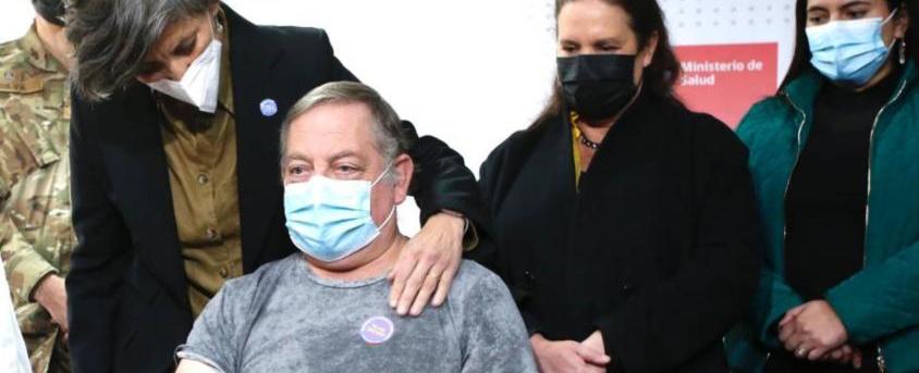 Minsal hace llamado: Más de un millón de adultos mayores no se han vacunado contra la influenza