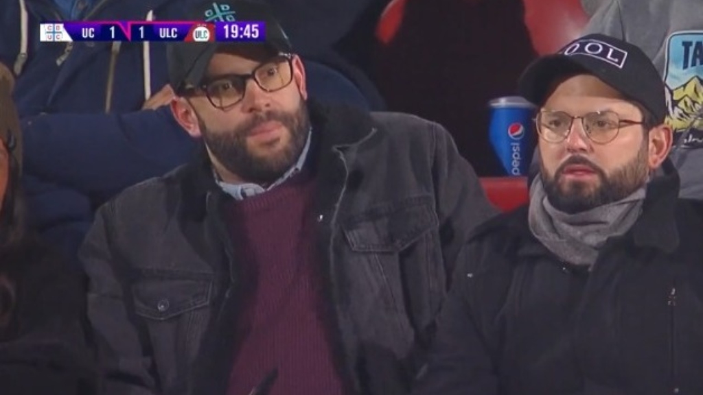 Presidente Boric acompaña a la UC en la cancha por primera vez desde su llegada al cargo