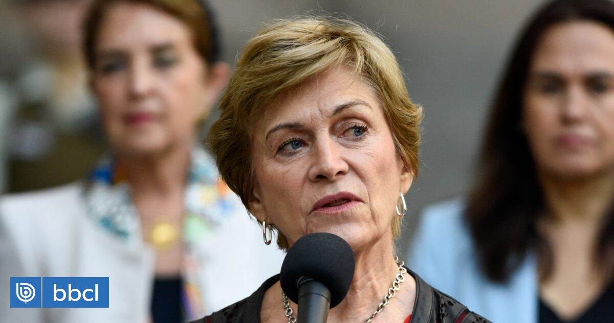 Alcaldesa Matthei asegura que el Frente Amplio y el PC "también debilitaron a Carabineros"