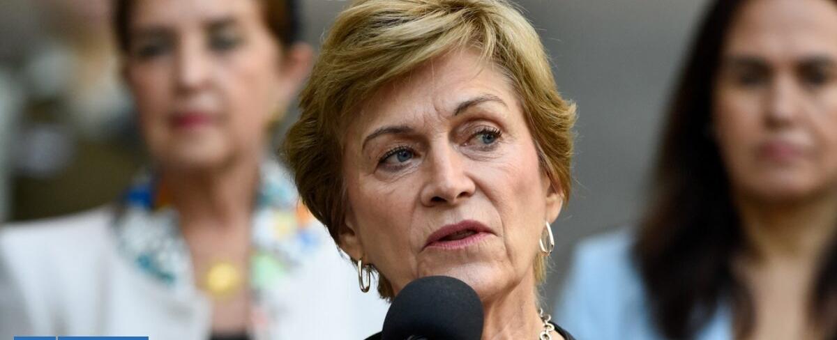 Alcaldesa Matthei asegura que el Frente Amplio y el PC "también debilitaron a Carabineros"