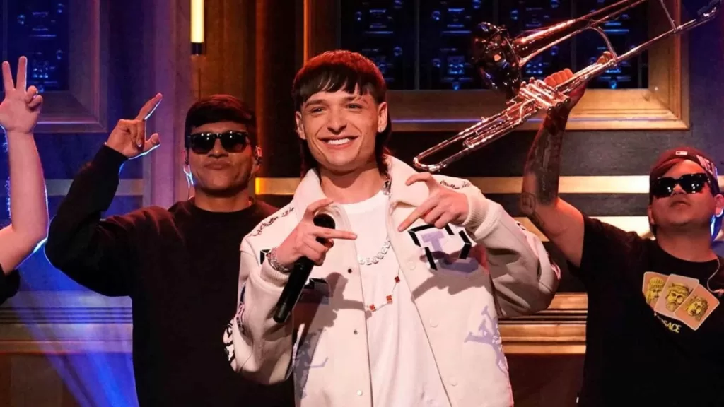 Revista Velvet | Quién es ‘Peso Pluma’, el nuevo fenómeno mexicano que supera Bad Bunny en YouTube