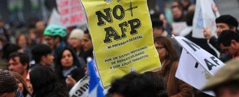 "Libertad de elegir": Afiliados a AFP´s podrían volver al IPS, trasladando sus cotizaciones pasadas y futuras