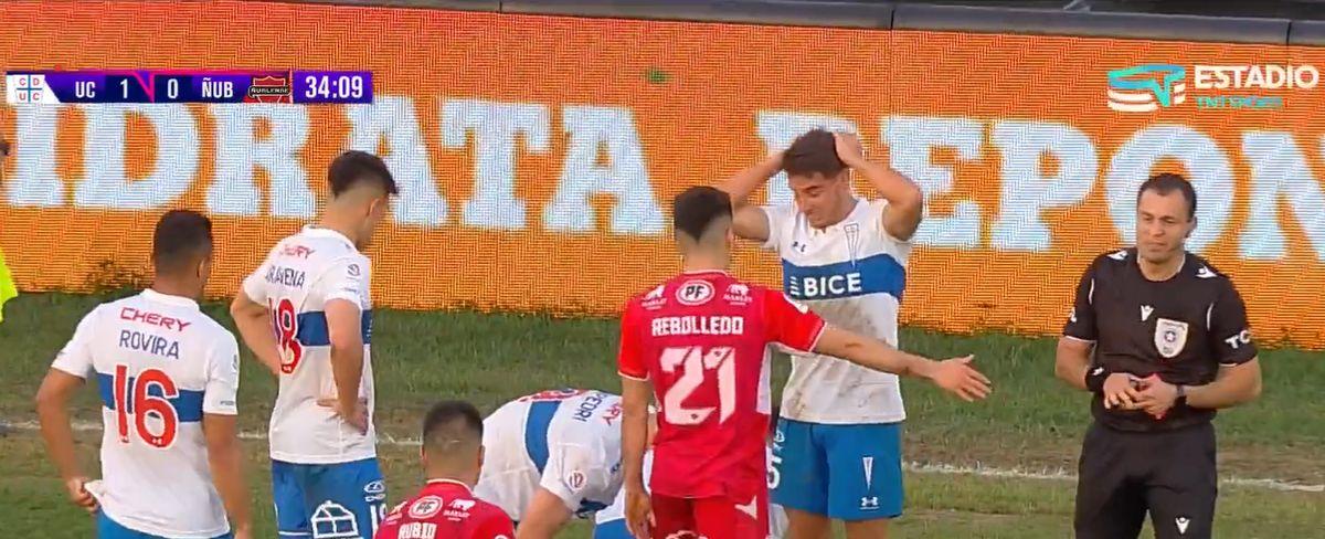 Grave lesión de Keno Mena con pinta de fractura complica a UC y la roja