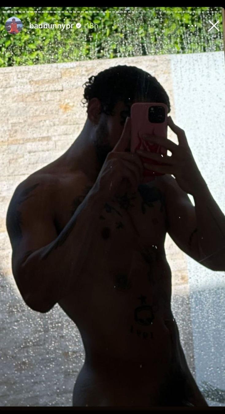 Bad Bunny publicó destapada selfie que provocó locura en redes sociales