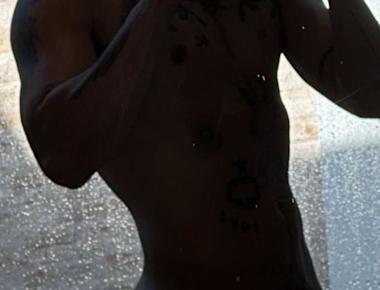 Bad Bunny publicó destapada selfie que provocó locura en redes sociales