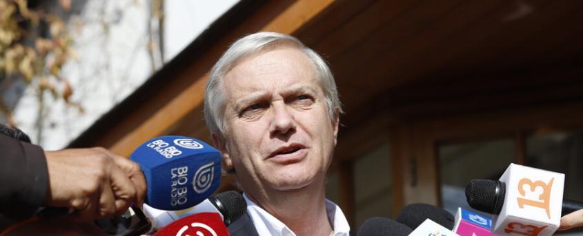 Kast dice que evaluarán caso de consejero acusado de abuso sexual