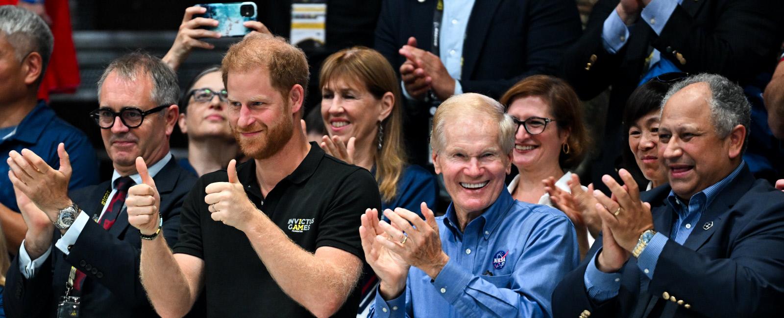El príncipe Harry, recibido como gran estrella en los Juegos Invictus lanza un guiño a Megan Markle