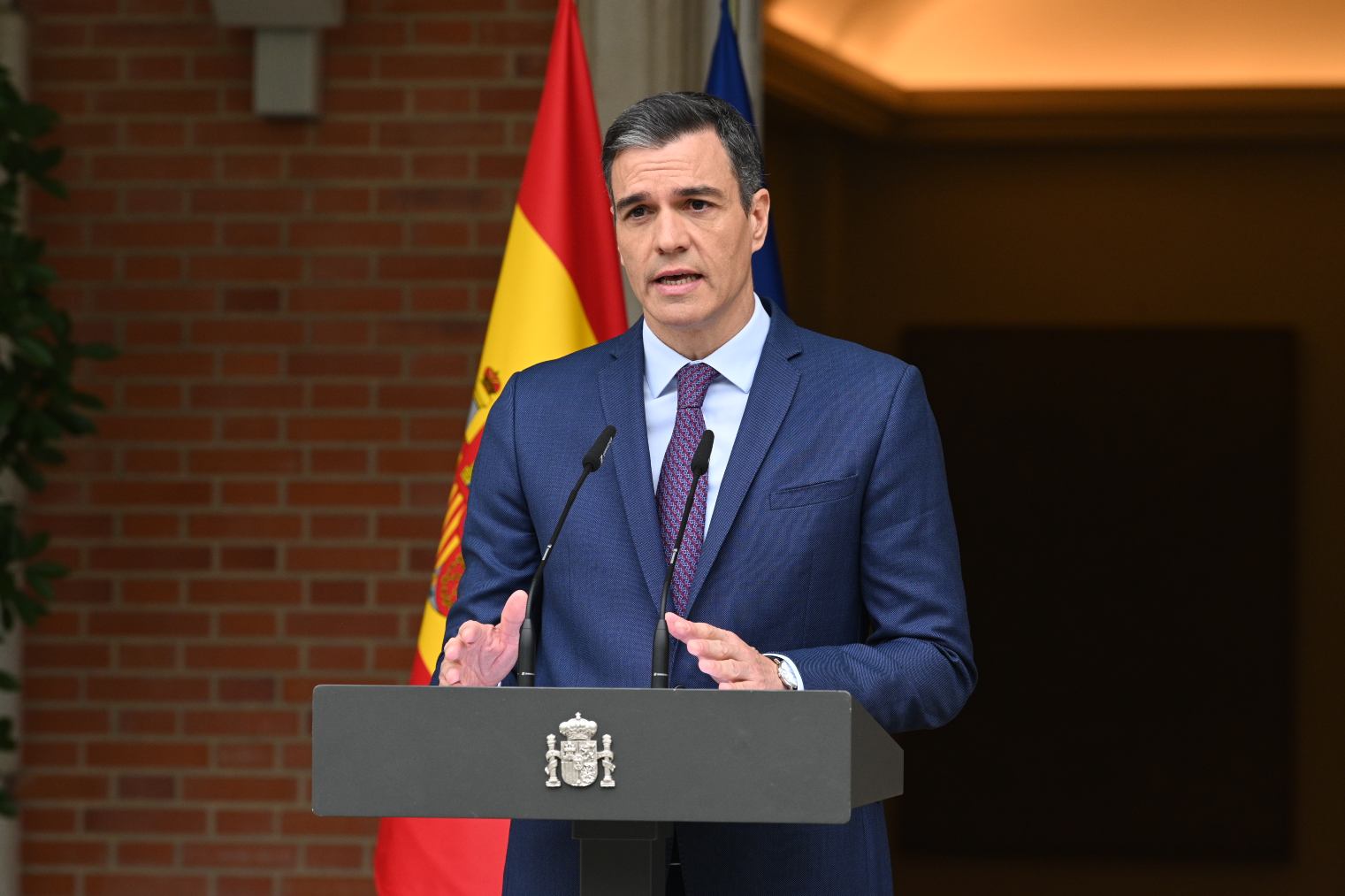 Pedro Sánchez se salta la Constitución: convoca elecciones sin reunir al Consejo de Ministros