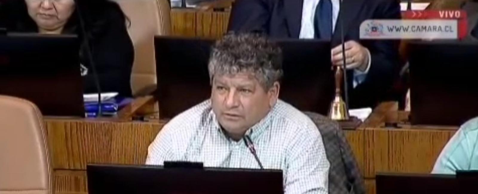 Interpelación Toha: Diputado Longton recibe burlas de su par René Alinco y usuarios de Redes Sociales.