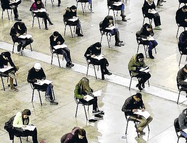 Fin de la alerta sanitaria: Minsal alarga ejercicio de 2.348 médicos sin Eunacom - La Tercera