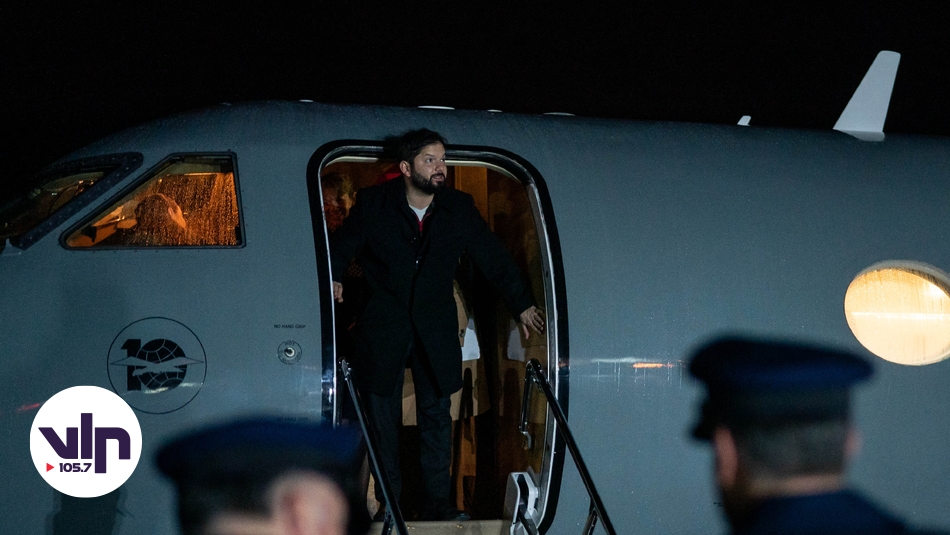 Lluvia de críticas contra Presidente Boric por viaje a la Antártica en medio de emergencia y crisis política