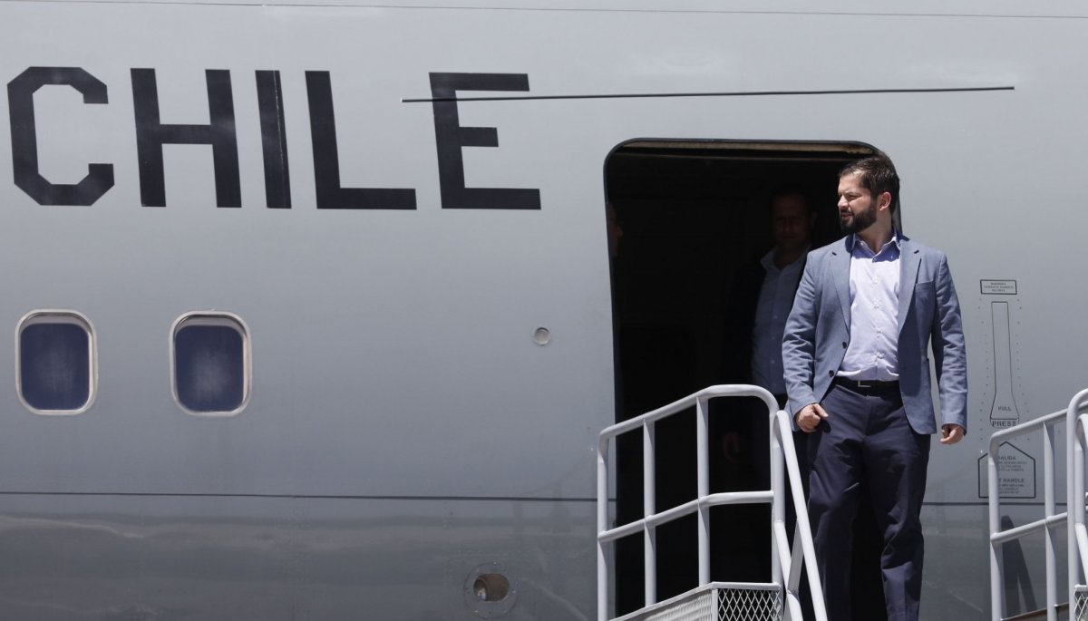 Diputados RN buscan evitar que Presidentes viajen cuando haya "crisis interna grave"