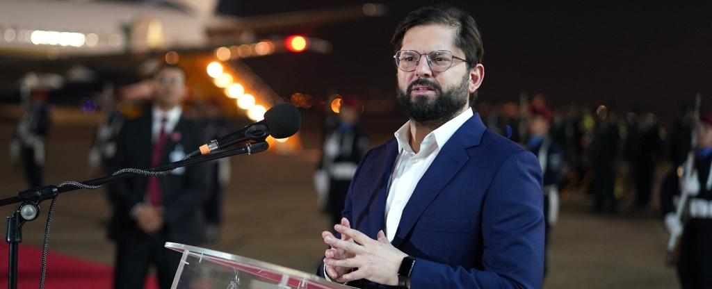 'Trabajar juntos para destrabar el momento político': Presidente Boric mantiene reunión con Piñera rumbo a Paraguay