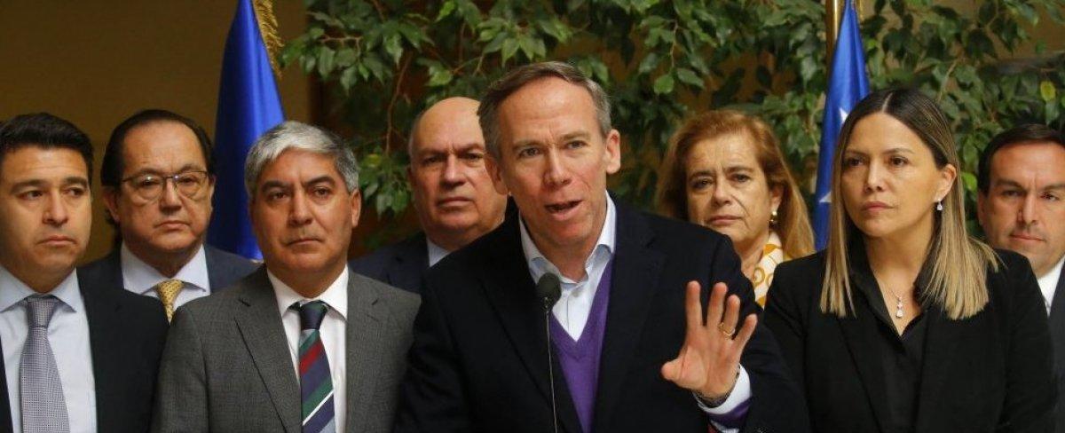 "Hay otros que mueren de manera cobarde": UDI exige disculpas a Boric con familia de militar (r) condenado por crimen de Víctor Jara