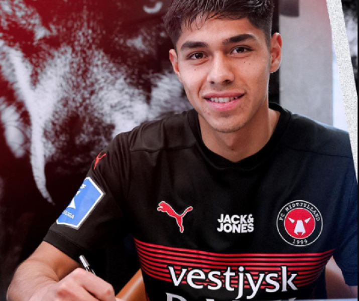 Así se hace: Damián Pizarro le envió en mensaje deseándole éxito a Darío Osorio en Dinamarca