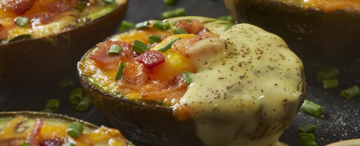 Aguacate relleno y otras cuatro recetas keto que incluir en el desayuno